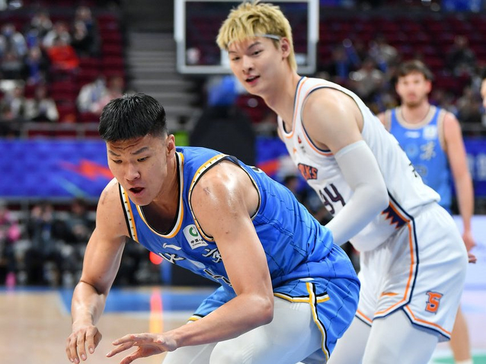 九游娱乐官方-CBA季后赛转会期走向成谜，曼联战术微调，媒体盛赞，医务组通报恢复的简单介绍